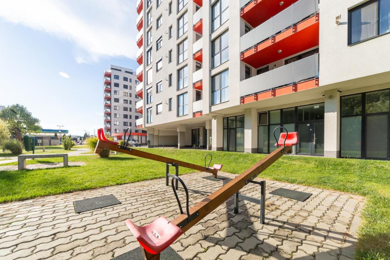 Ari - Ared Luxurious Apartments With Balcony & Free Parking อาราด ภายนอก รูปภาพ