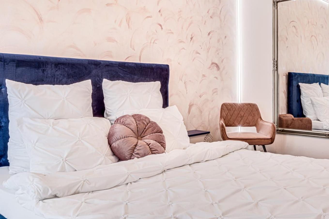 Ari - Ared Luxurious Apartments With Balcony & Free Parking อาราด ภายนอก รูปภาพ