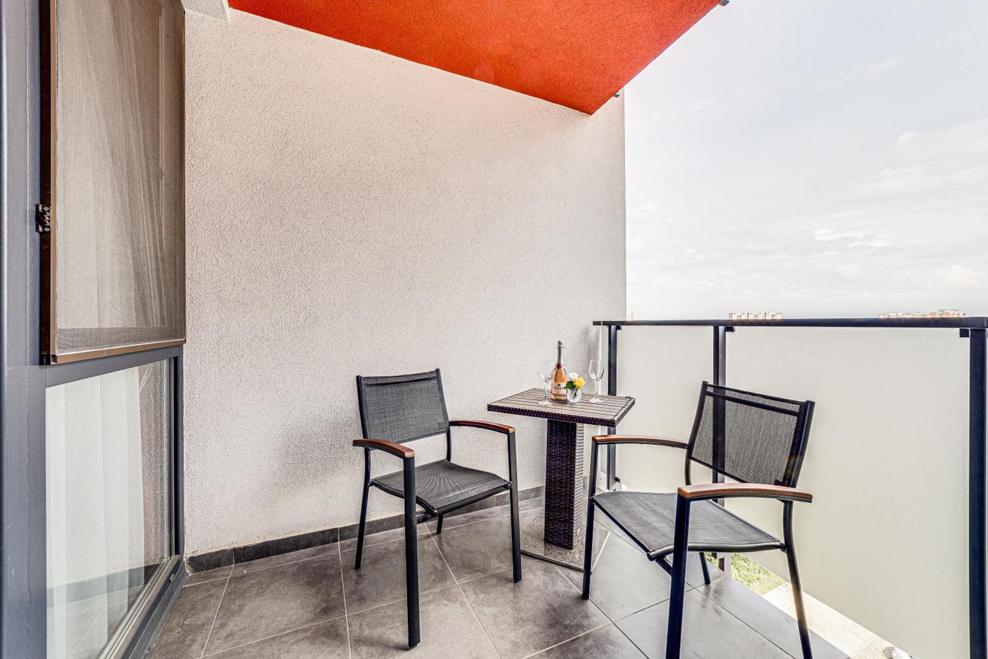 Ari - Ared Luxurious Apartments With Balcony & Free Parking อาราด ภายนอก รูปภาพ