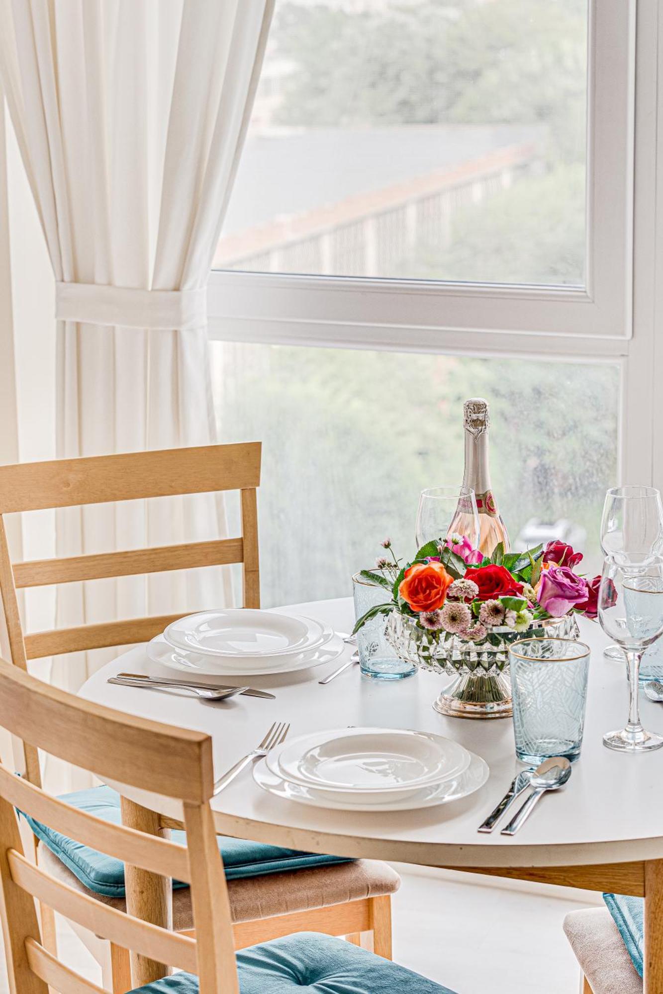 Ari - Ared Luxurious Apartments With Balcony & Free Parking อาราด ภายนอก รูปภาพ